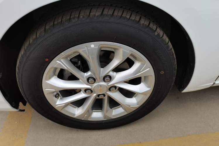 Used Chevrolet Monza 2023 1.5L Dual-Clutch WOW Enjoyment Edition Left Front Wheel Hub