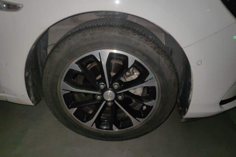 Used Chevrolet Monza 2023 1.3T Mild Hybrid Automatic Luxury Edition Right Front Wheel Hub