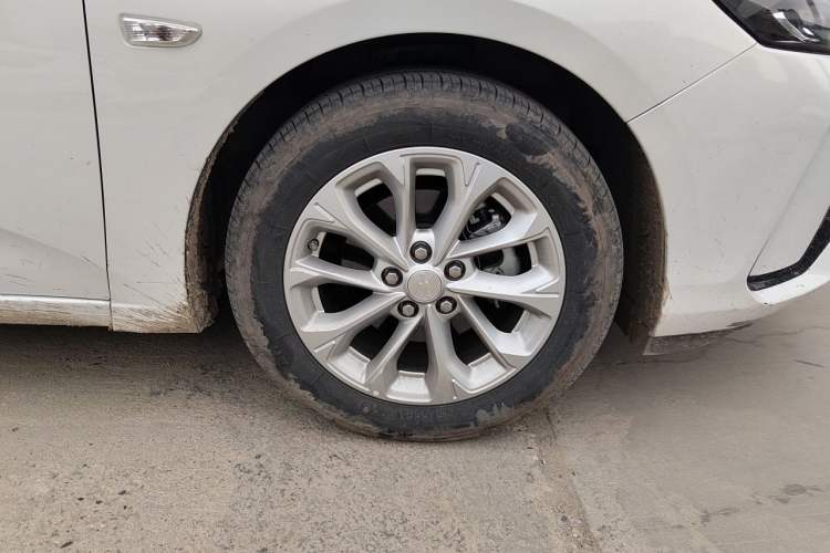 Used Chevrolet Monza 2023 1.5L Dual-Clutch WOW Enjoyment Edition Right Front Wheel Hub