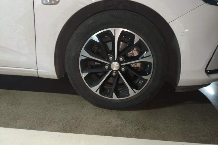 Used Chevrolet Monza 2023 1.3T Mild Hybrid Automatic Luxury Edition Right Front Wheel Hub