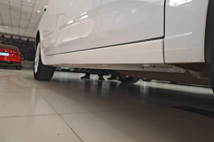 Used Chevrolet Monza 2023 1.5L Dual-Clutch WOW Enjoyment Edition Right Side Sill