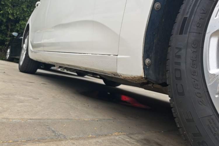 Used Chevrolet Monza 2023 1.5L Dual-Clutch Enjoyment Edition Right Side Sill
