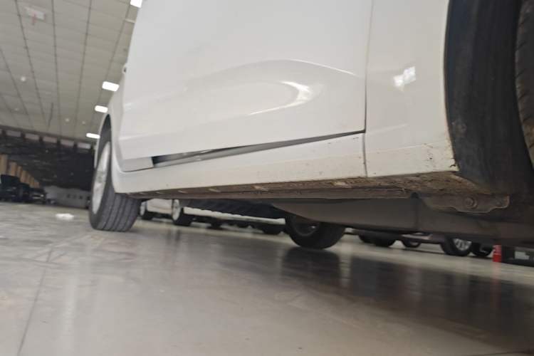 Used Chevrolet Monza 2023 1.5L Dual-Clutch Enjoyment Edition Right Side Sill