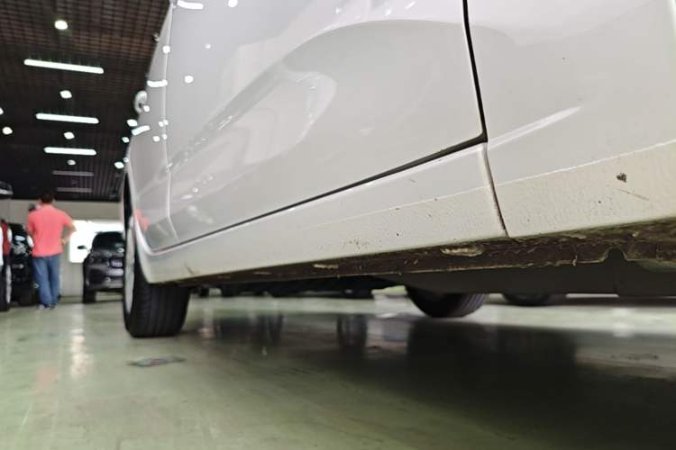 Used Chevrolet Monza 2023 1.5L Dual-Clutch Enjoyment Edition Right Side Sill