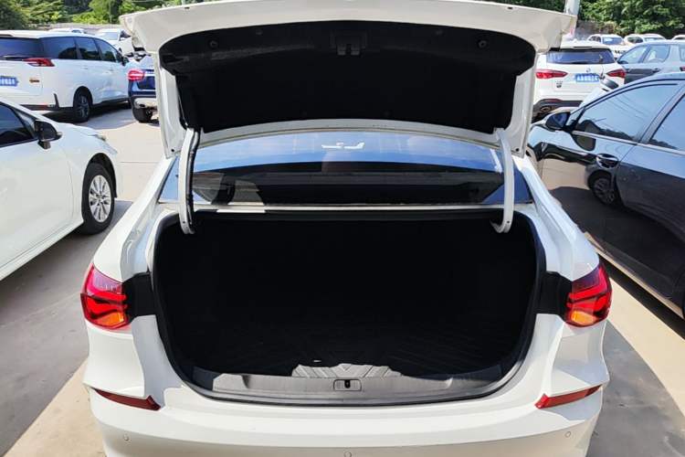 Used Chevrolet Monza 2023 1.5L Dual-Clutch Enjoyment Edition Trunk
