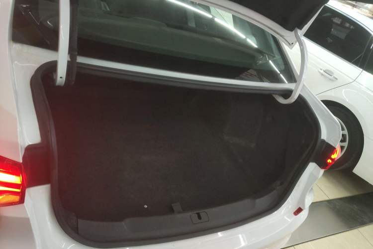 Used Chevrolet Monza 2023 1.5L Dual-Clutch Enjoyment Edition Trunk