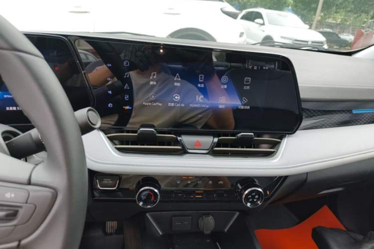Used Chevrolet Monza 2024 1.5L Dual-Clutch Enjoyment Edition Audio And AC Panel