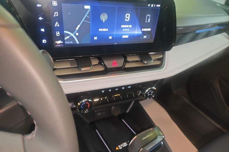 Used Chevrolet Monza 2024 1.5L Dual-Clutch Enjoyment Edition Audio And AC Panel