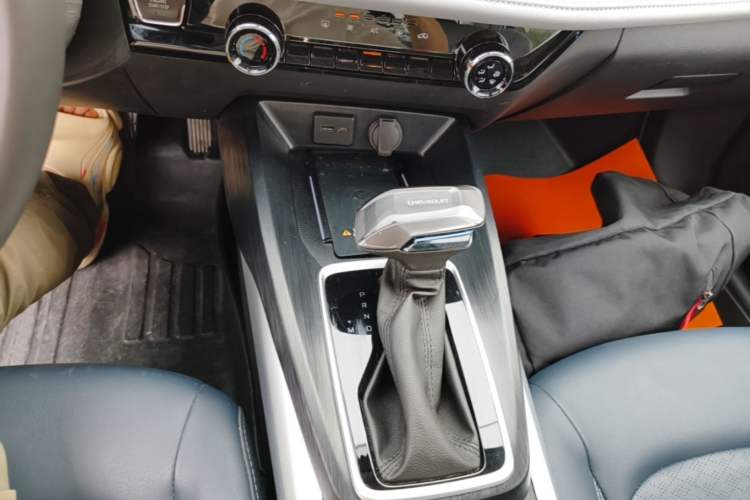 Used Chevrolet Monza 2024 1.5L Dual-Clutch Enjoyment Edition Gear Lever