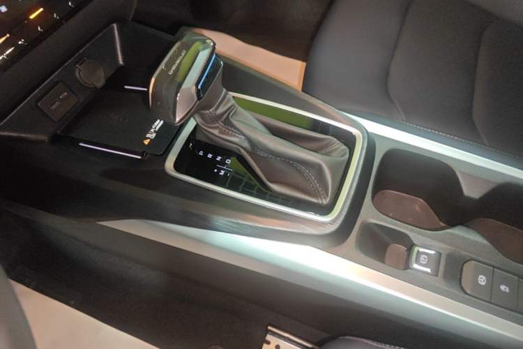 Used Chevrolet Monza 2024 1.5L Dual-Clutch Enjoyment Edition Gear Lever