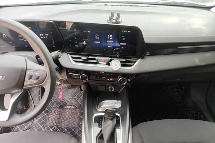 Used Chevrolet Monza 2024 1.5L Dual-Clutch Enjoyment Edition Audio And AC Panel
