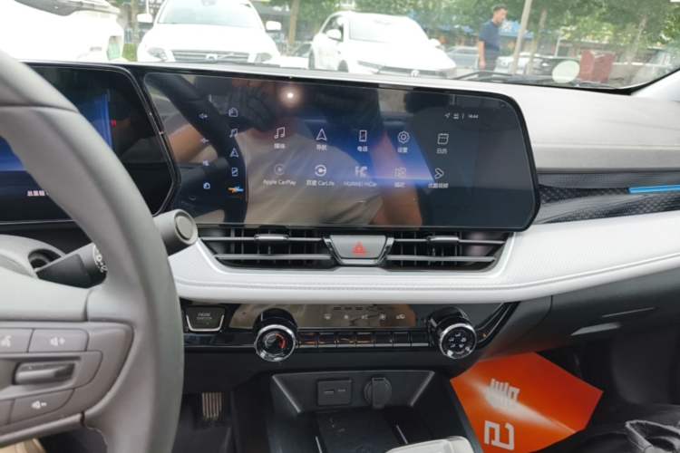 Used Chevrolet Monza 2024 1.5L Dual-Clutch Enjoyment Edition Audio And AC Panel
