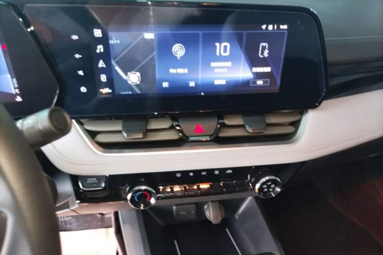 Used Chevrolet Monza 2024 1.5L Dual-Clutch Enjoyment Edition Audio And AC Panel