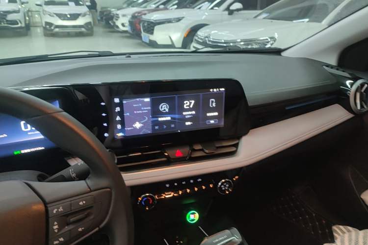 Used Chevrolet Monza 2024 1.5L Dual-Clutch Enjoyment Edition Audio And AC Panel
