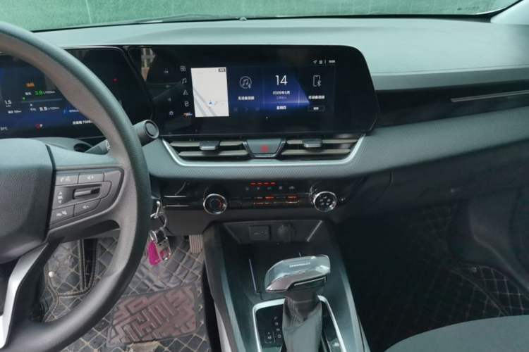Used Chevrolet Monza 2024 1.5L Dual-Clutch Enjoyment Edition Audio And AC Panel