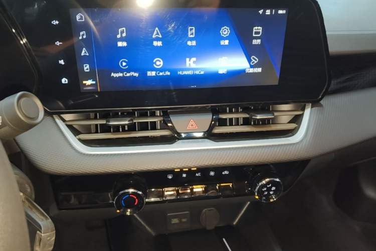 Used Chevrolet Monza 2024 1.5L Dual-Clutch Enjoyment Edition Audio And AC Panel
