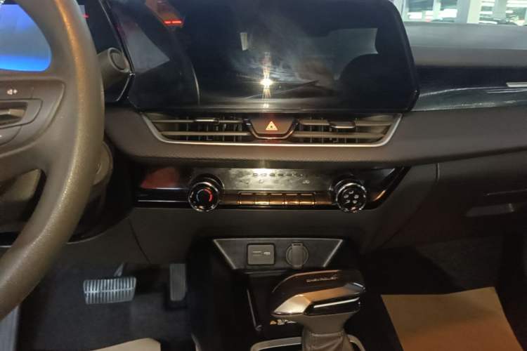 Used Chevrolet Monza 2024 1.5L Dual-Clutch Enjoyment Edition Audio And AC Panel