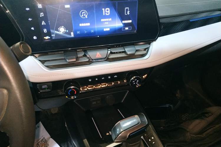 Used Chevrolet Monza 2024 1.5L Dual-Clutch Enjoyment Edition Audio And AC Panel