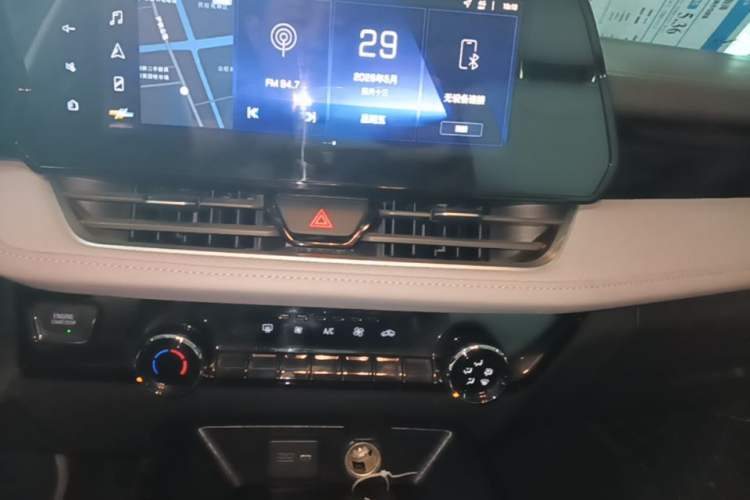 Used Chevrolet Monza 2024 1.5L Dual-Clutch Enjoyment Edition Audio And AC Panel