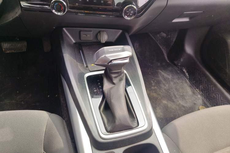 Used Chevrolet Monza 2024 1.5L Dual-Clutch Enjoyment Edition Gear Lever