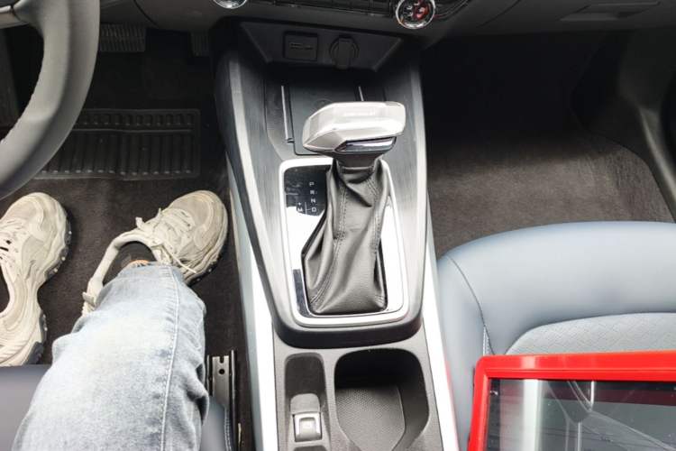 Used Chevrolet Monza 2024 1.5L Dual-Clutch Enjoyment Edition Gear Lever