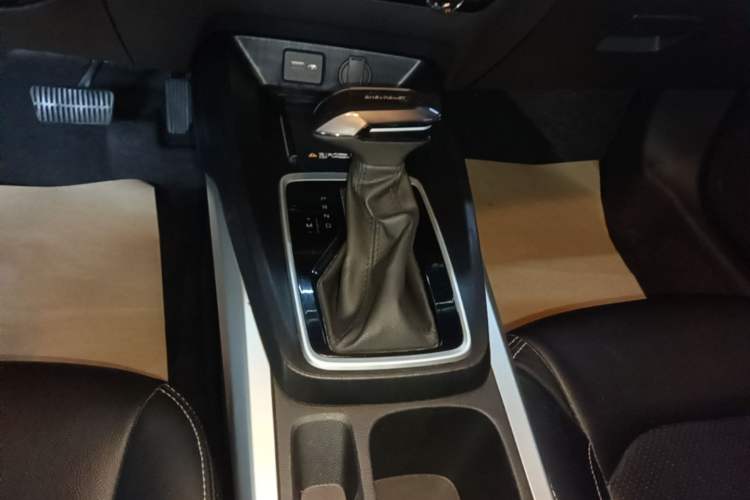 Used Chevrolet Monza 2024 1.5L Dual-Clutch Enjoyment Edition Gear Lever