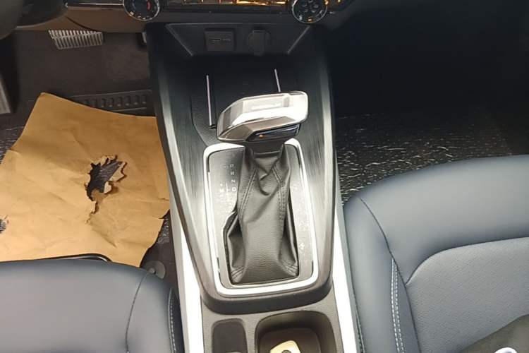 Used Chevrolet Monza 2024 1.5L Dual-Clutch Enjoyment Edition Gear Lever
