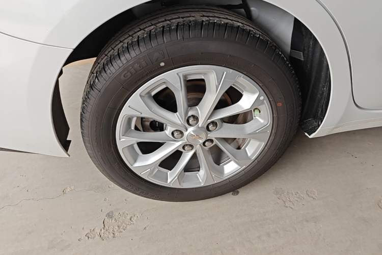 Used Chevrolet Monza 2024 1.5L Dual-Clutch Enjoyment Edition Right Rear Wheel Hub
