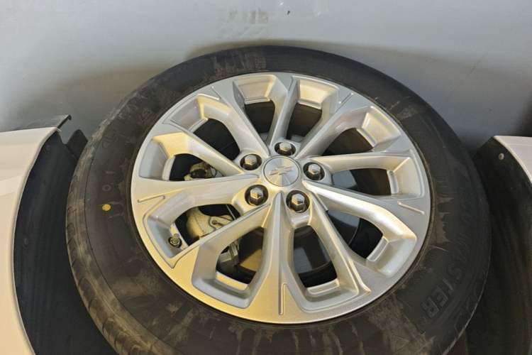 Used Chevrolet Monza 2024 1.5L Dual-Clutch Enjoyment Edition Right Rear Wheel Hub
