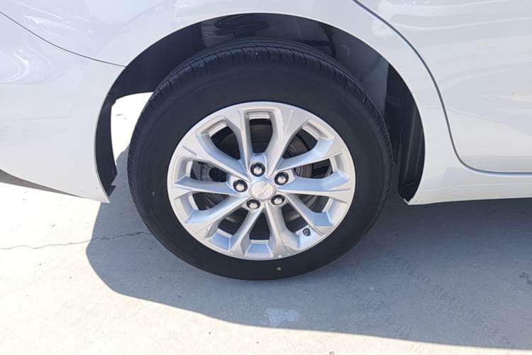 Used Chevrolet Monza 2024 1.5L Dual-Clutch Enjoyment Edition Right Rear Wheel Hub