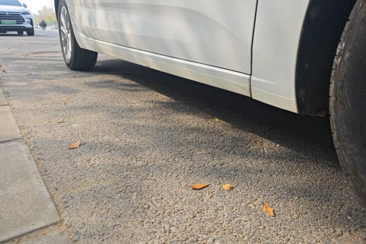 Used Chevrolet Monza 2024 1.5L Dual-Clutch Enjoyment Edition Right Side Sill