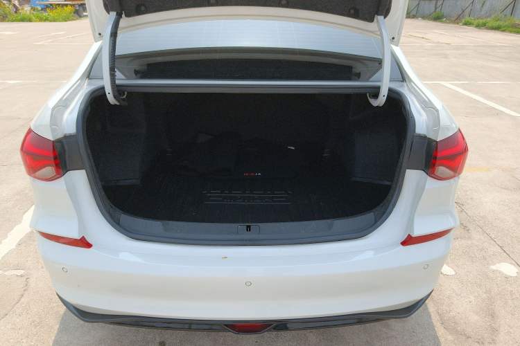 Used Chevrolet Monza 2024 1.5L Dual-Clutch Enjoyment Edition Trunk