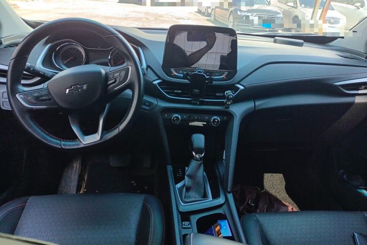 Used Chevrolet Orlando 2020 Light Hybrid Redline 530T Automatic Enjoyment Edition (5+2 Models) Center Console