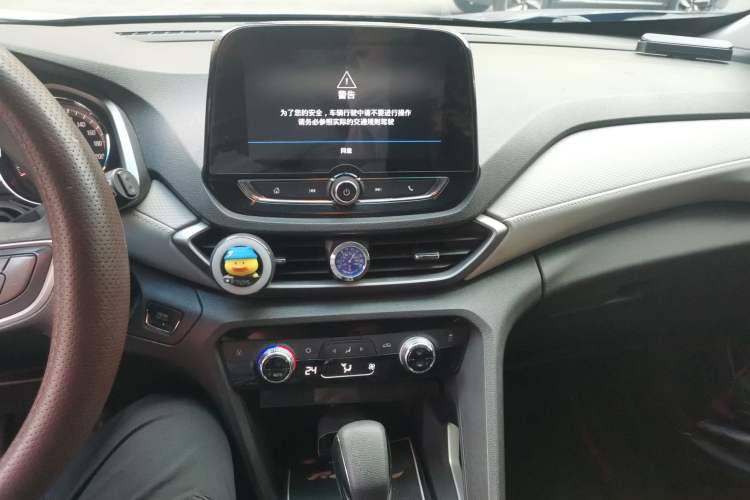 Used Chevrolet Orlando 2018 530T Automatic Luxury Edition (5+2 Model) China V Standard Audio And AC Panel