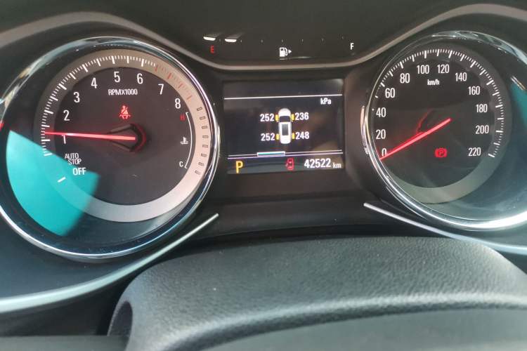 Used Chevrolet Orlando 2018 530T Automatic Luxury Edition (5+2 Model) China V Standard Odometer Close Up