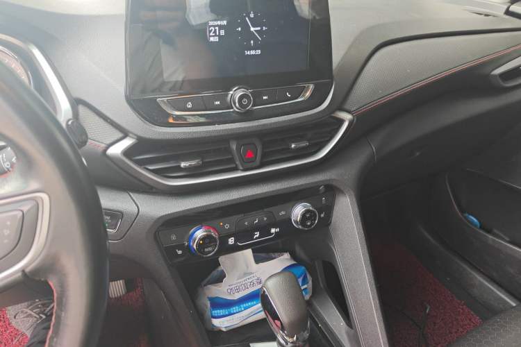 Used Chevrolet Orlando 2018 Redline 530T Automatic Zhaoxiang Edition (5+2 Seating) – China V Standard Audio And AC Panel