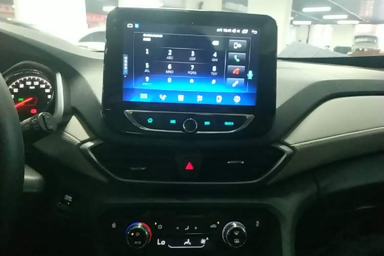 Used Chevrolet Orlando 2018 530T Automatic Luxury Edition (5+2 Model) China V Standard Audio And AC Panel