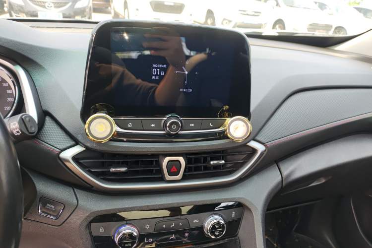 Used Chevrolet Orlando 2018 Redline 530T Automatic Enjoyment Edition (5+2 Model) – China V Standard Audio And AC Panel