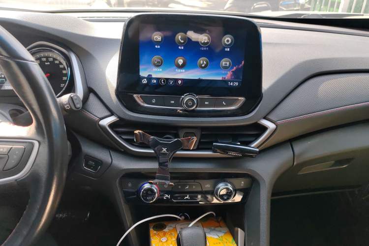 Used Chevrolet Orlando 2018 Redline 530T Automatic Enjoyment Edition (5+2 Model) – China V Standard Audio And AC Panel
