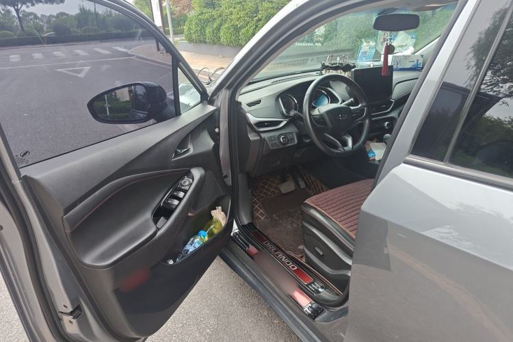 Used Chevrolet Orlando 2018 Redline 530T Automatic Zhaoxiang Edition (5+2 Seating) – China V Standard Driver Seat