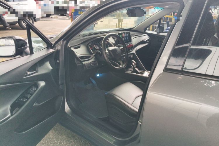 Used Chevrolet Orlando 2018 Redline 530T Automatic Zhaoxiang Edition (5+2 Seating) – China V Standard Driver Seat