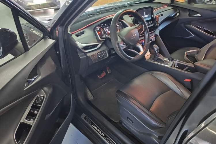 Used Chevrolet Orlando 2018 Redline 530T Automatic Zhaoxiang Edition (5+2 Seating) – China V Standard Driver Seat