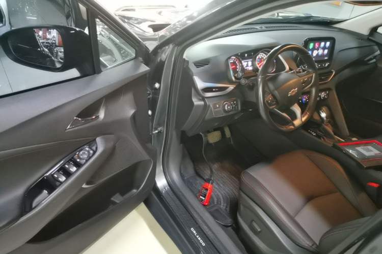 Used Chevrolet Orlando 2018 Redline 530T Automatic Zhaoxiang Edition (5+2 Seating) – China V Standard Driver Seat