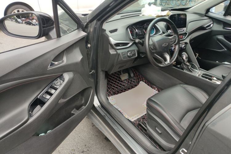 Used Chevrolet Orlando 2018 Redline 530T Automatic Zhaoxiang Edition (5+2 Seating) – China V Standard Driver Seat