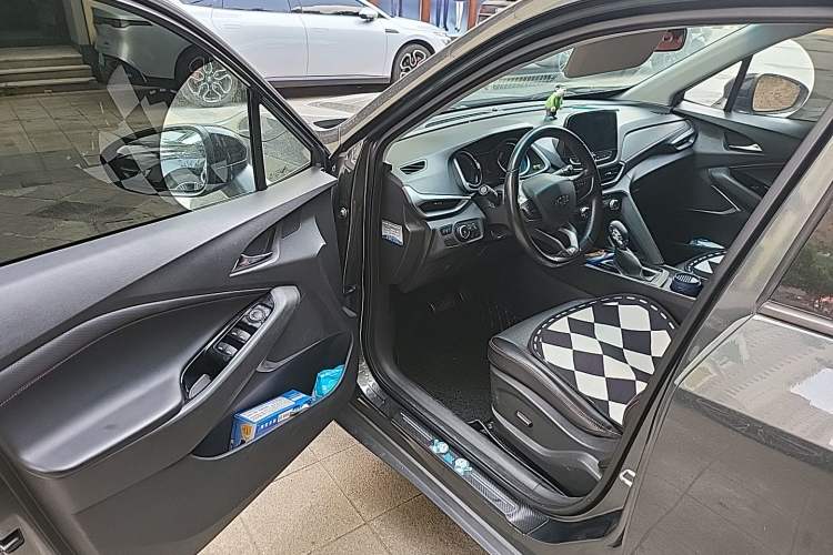 Used Chevrolet Orlando 2018 Redline 530T Automatic Enjoyment Edition (5+2 Model) – China V Standard Driver Seat
