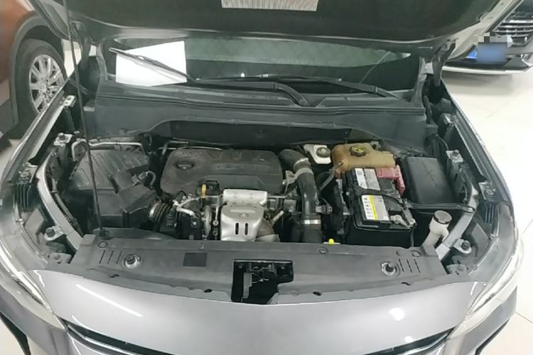Used Chevrolet Orlando 2018 530T Automatic Luxury Edition (5+2 Model) China V Standard Engine Bay