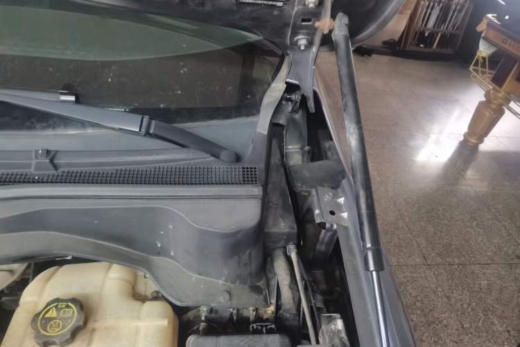 Used Chevrolet Orlando 2018 Redline 530T Automatic Enjoyment Edition (5+2 Model) – China V Standard Engine Bay Left