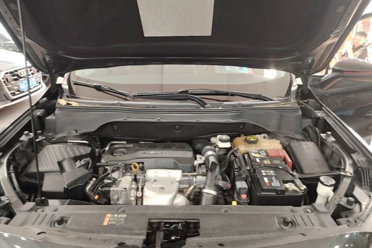 Used Chevrolet Orlando 2018 Redline 530T Automatic Enjoyment Edition (5+2 Model) – China V Standard Engine Bay