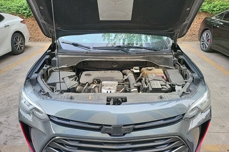 Used Chevrolet Orlando 2018 Redline 530T Automatic Enjoyment Edition (5+2 Model) – China V Standard Engine Bay