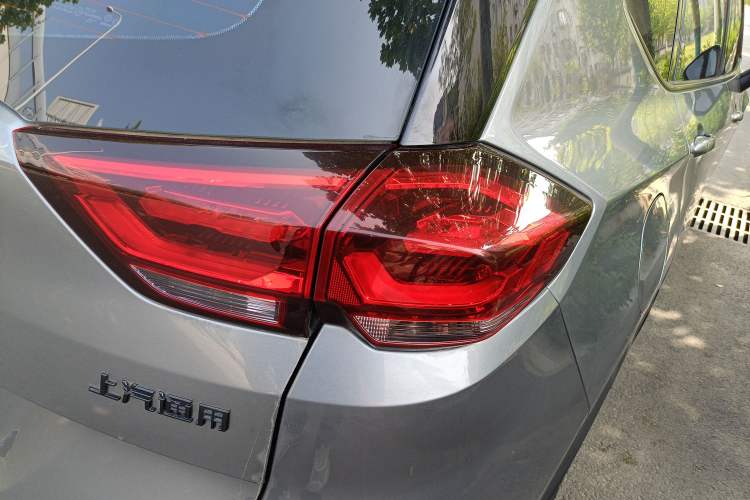 Used Chevrolet Orlando 2018 Redline 530T Automatic Enjoyment Edition (5+2 Model) – China V Standard Exterior 3